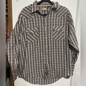 Light brown vintage pearl snap. Unknown brand super light and perfect for spring